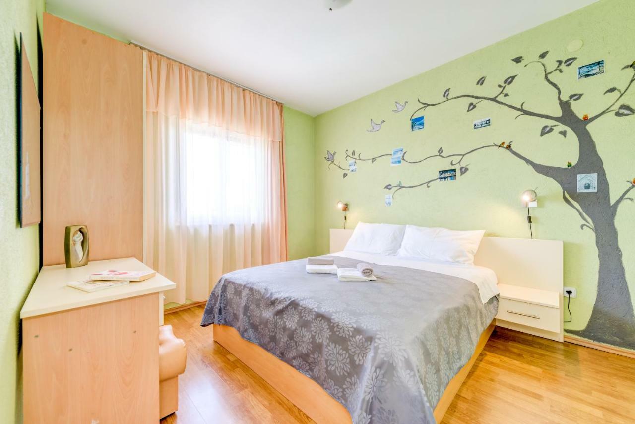 Apartments Petra Trogir Bagian luar foto