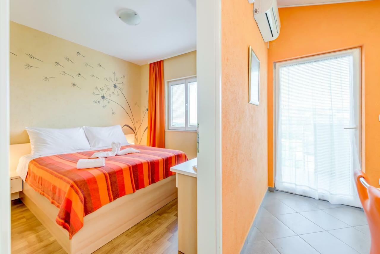 Apartments Petra Trogir Bagian luar foto