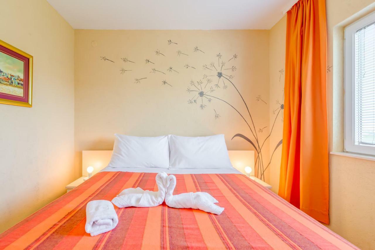 Apartments Petra Trogir Bagian luar foto
