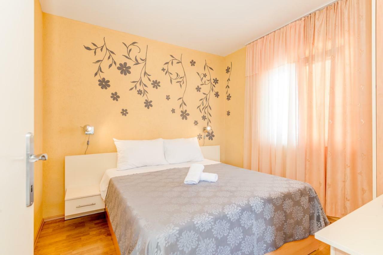 Apartments Petra Trogir Bagian luar foto