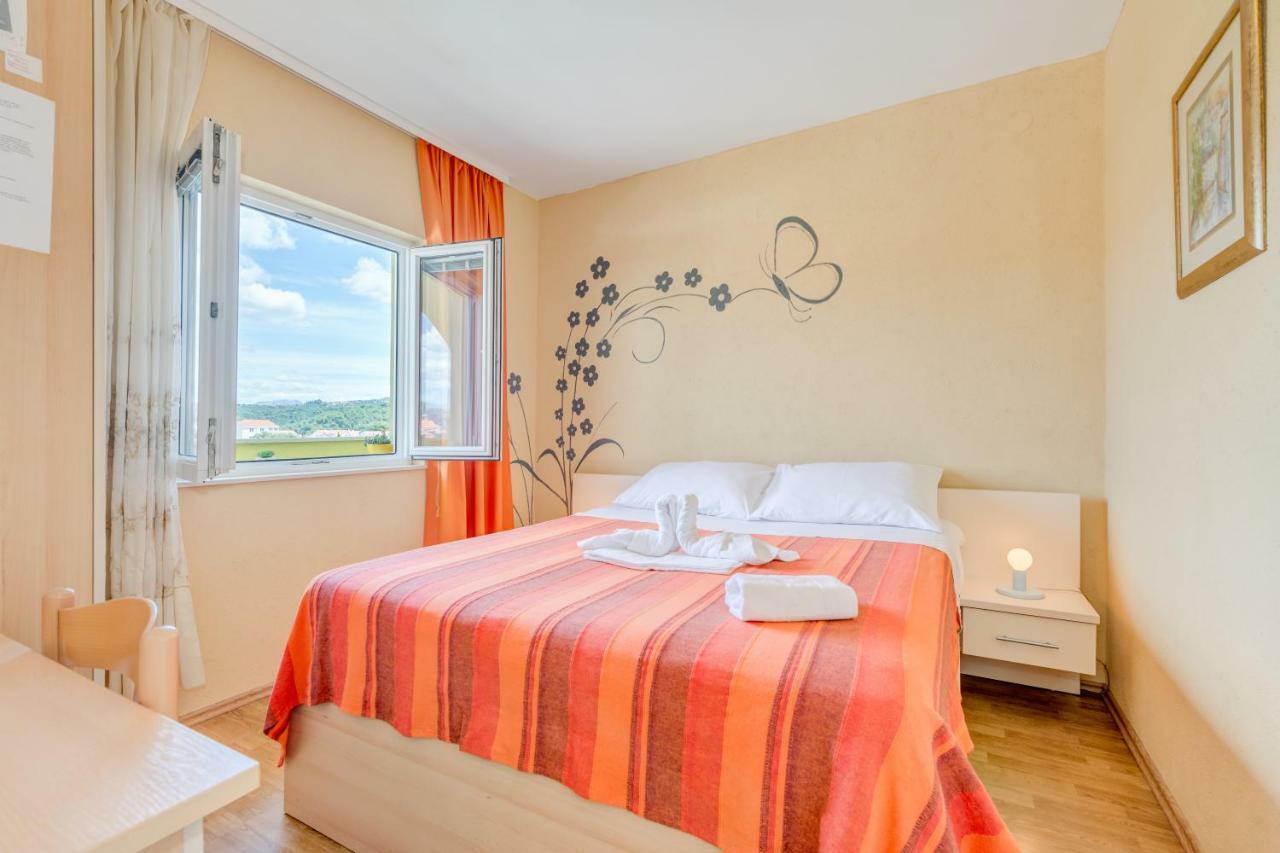 Apartments Petra Trogir Bagian luar foto