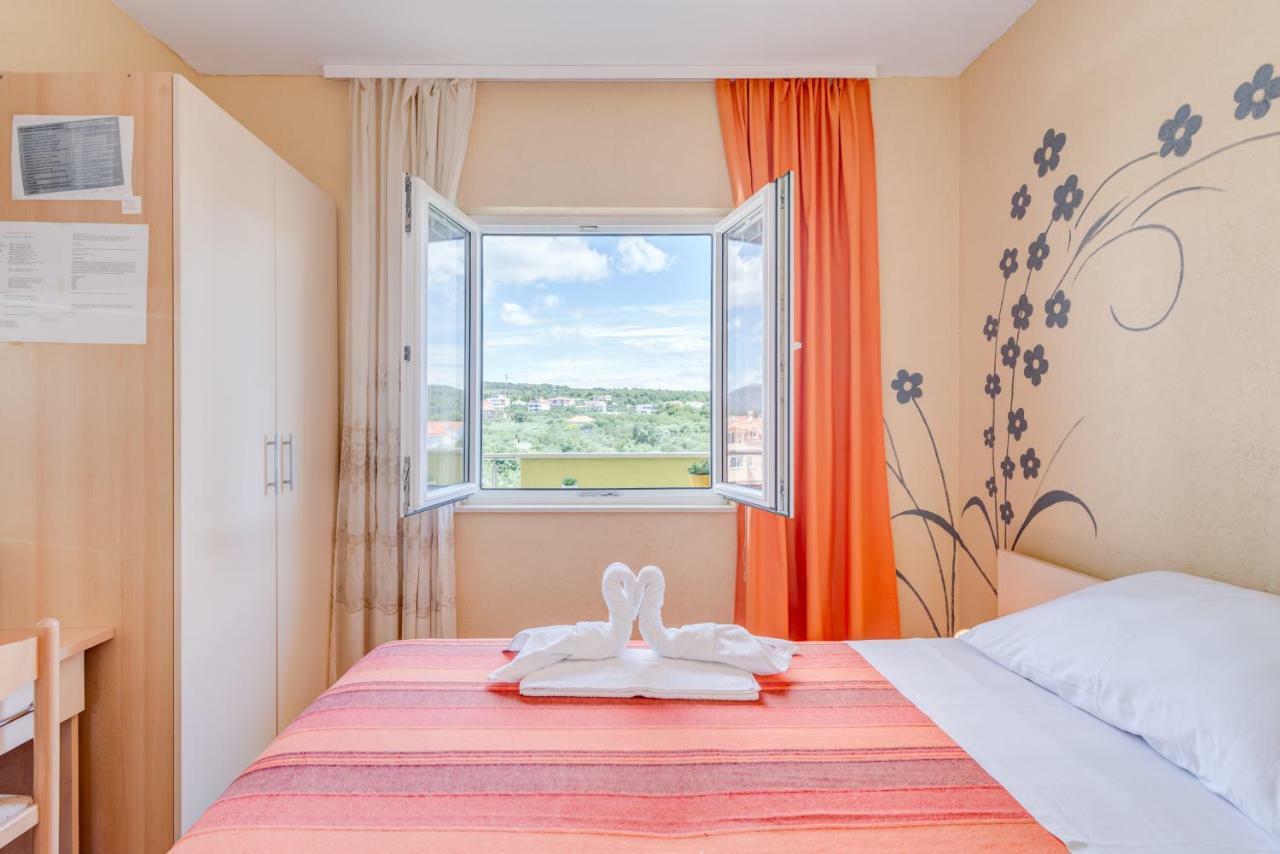 Apartments Petra Trogir Bagian luar foto
